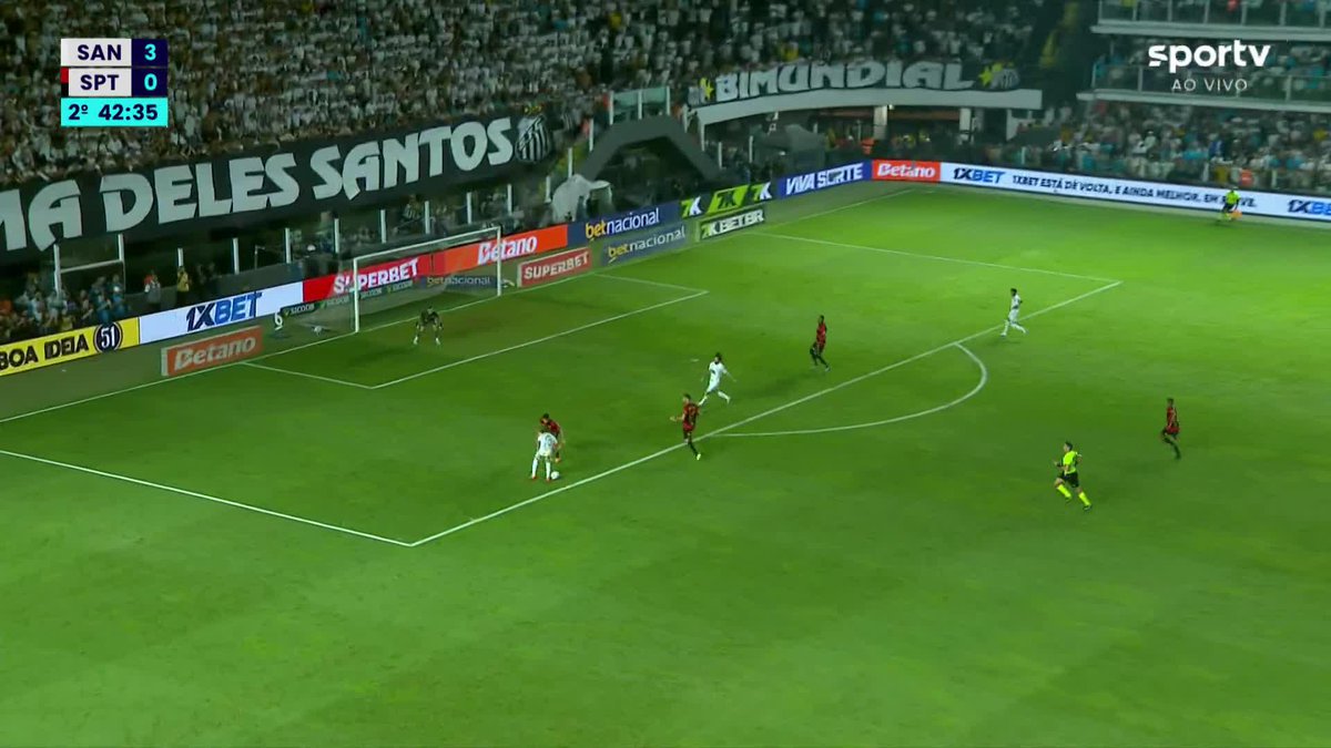 Neymar shoots just wide! He’s moving like this and he can’t bend his knee properly😭
