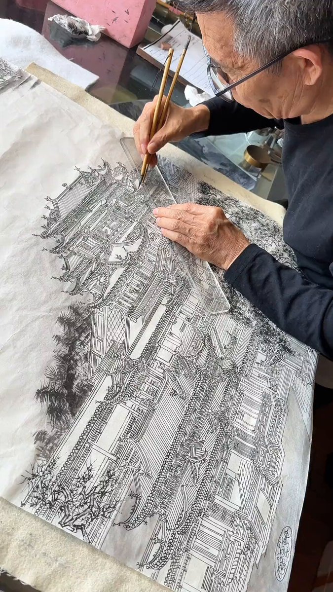 Un artista maestro dibujando una arquitectura perfecta con un pincel y una regla…