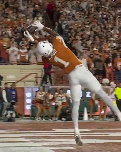 WINGO WINGSPAN. 🤯 WHAT A CATCH FOR SIX! Texas Football x 📺 ABC