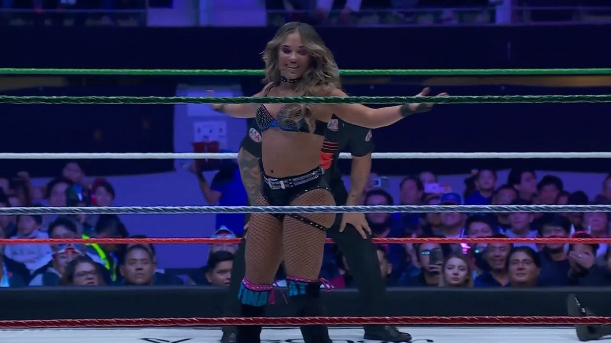 WWE NXT's Lola Vice having some fun in AAA at the expense of Flammer and La Hiedra! 💃