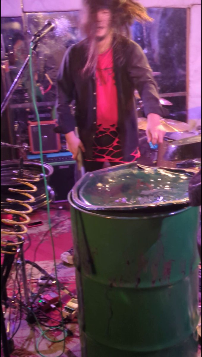 ライブハウスって変なところだなぁ…