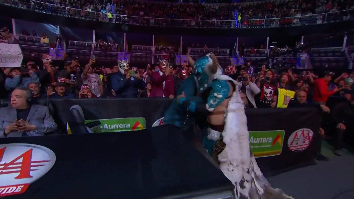 Hijo del Vikingo got booed out of the building by his hometown of Puebla 😭 #AlianzasAAA