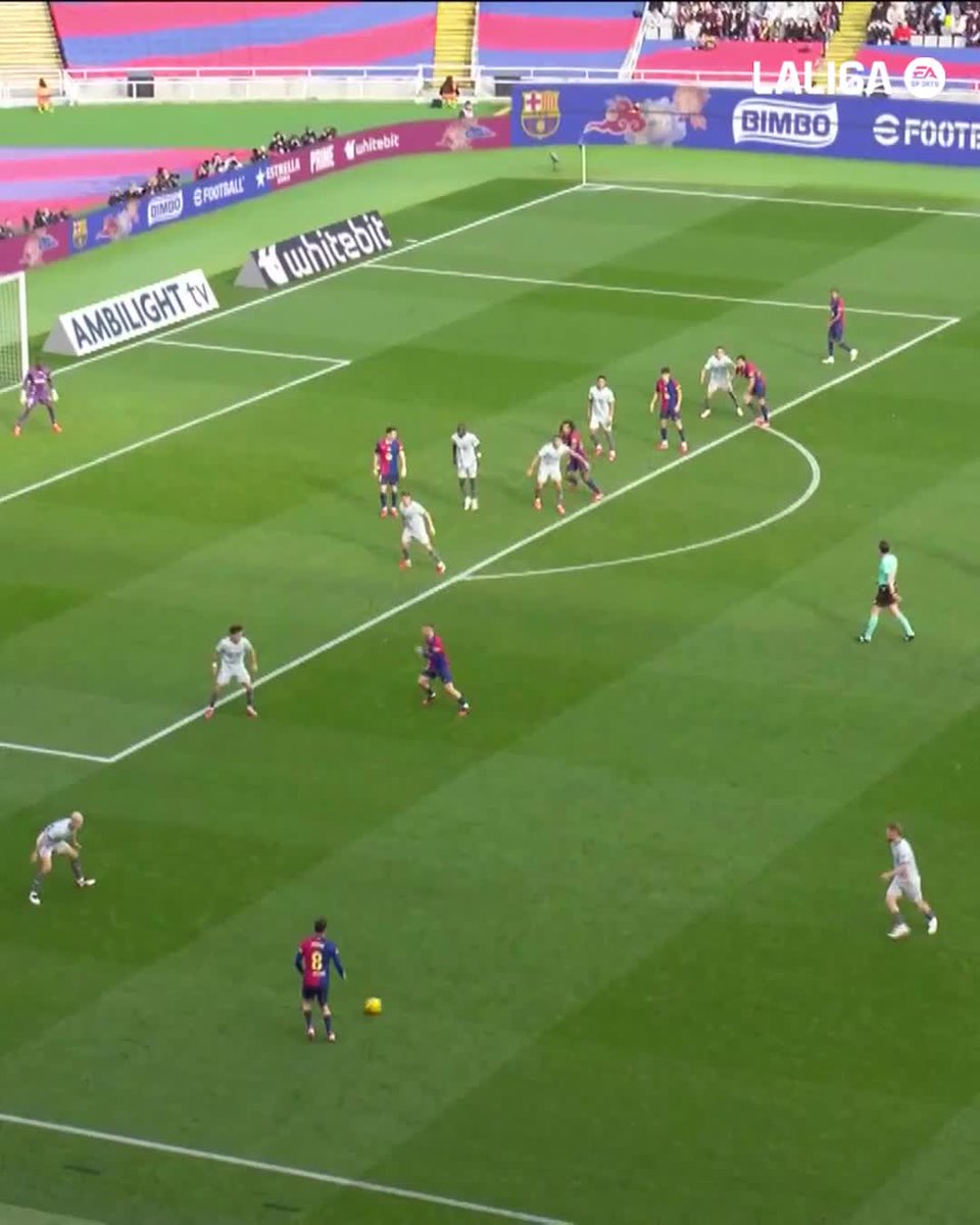 Lewy is always ready to score. #LaLigaHighlights | #BarçaAlavés