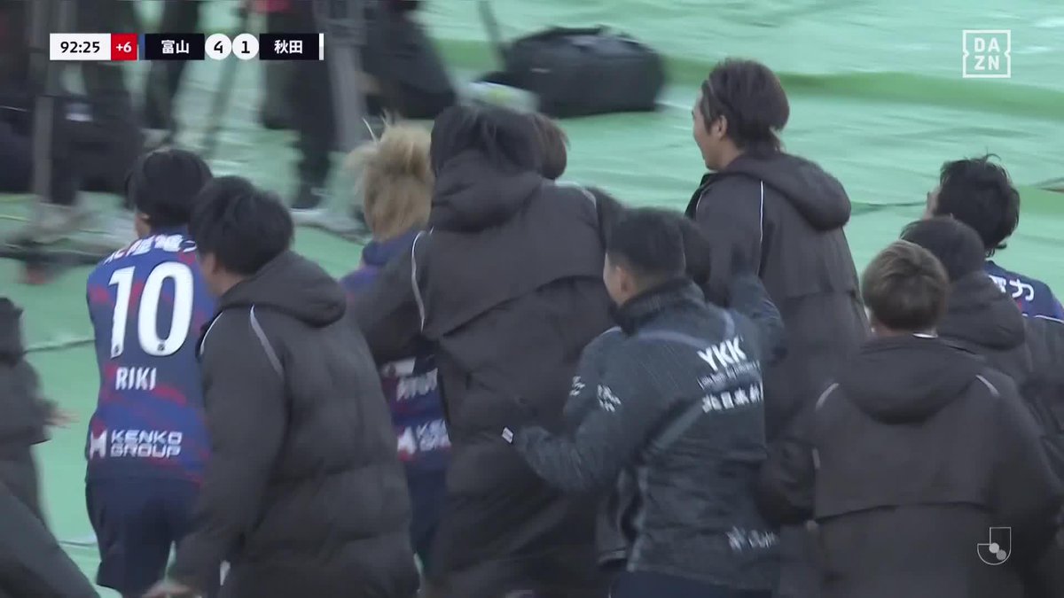 大大大大逆転のJ2残留ゴール🔥🔥 試合終了間際に高卒ルーキーの亀田歩夢が 決死のDFをドリブルで振り切り決め切った! 富山が怒涛の追い上げで土壇場で残留を決めた! 🏆明治安田J2第38節 🆚富山×秋田 📺#DAZN ライブ配信中 #Jみようぜ #Jリーグ #だったらDAZN
