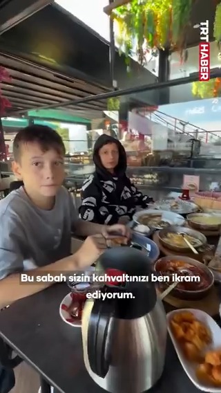 Trabzon'da para biriktirip kahvaltıya giden çocukların videosu sosyal medyada beğeni topladı.