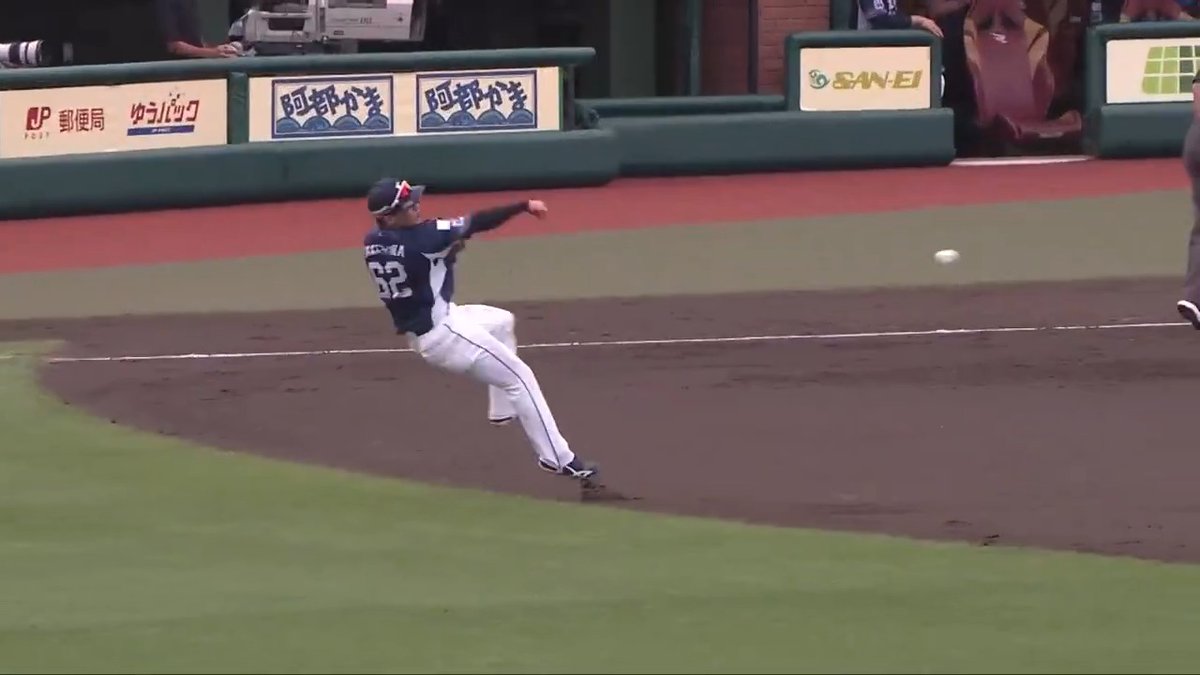 ／ 『2025年パ・リーグ プレイバック』⚾️ 記憶に残る衝撃プレー集🚀 ＼ 🗓10月4日 🆚東北楽天 難しい体勢から驚異的な送球👀 埼玉西武 #滝澤夏央 選手の超絶守備！👏✨ #seibulions 👇見逃し視聴はこちら！