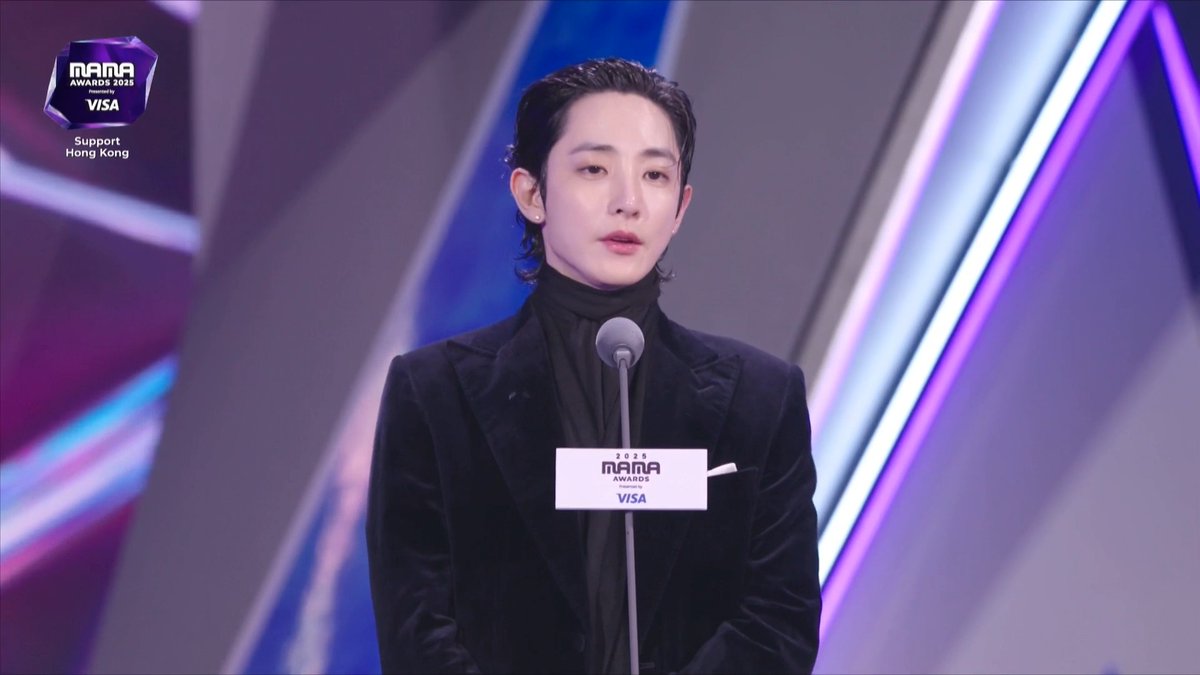 [#2025MAMA] BEST MALE ARTIST🏆 G-DRAGON Presenting the winner of the 2025 MAMA AWARDS. 2025 MAMA AWARDS의 수상자를 소개합니다. HEAR MY ROAR, UH-HEUNG 2025 MAMA AWARDS #MAMAAWARDS #2025MAMAAWARDS