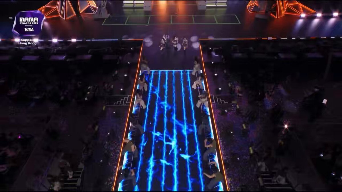 ARE WE SEEING THE GUITAR THEMED STAGE??? AESPA HELLO