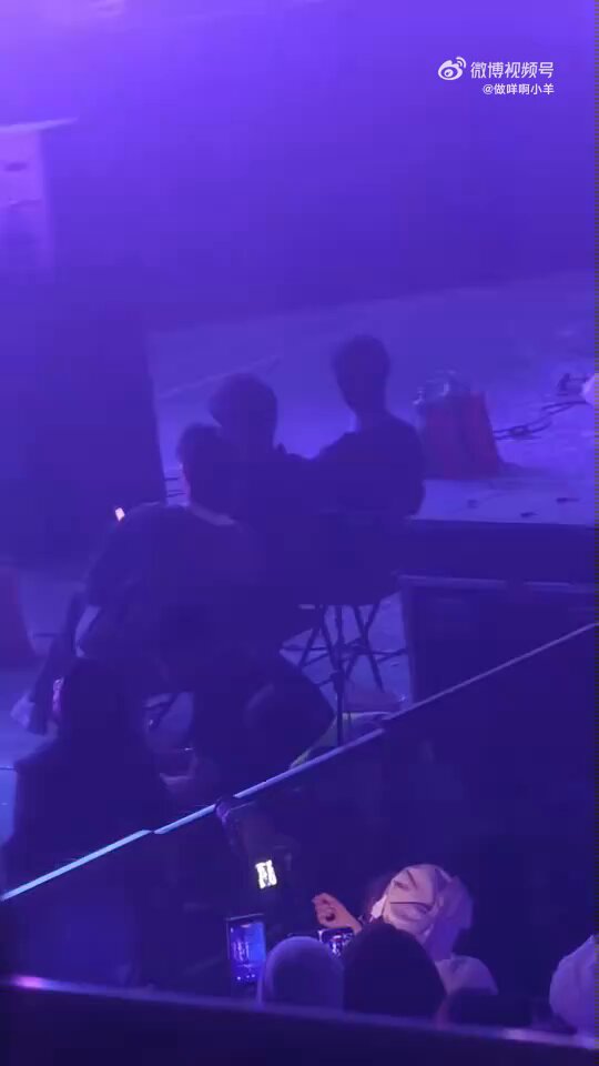 This is much better than that AI kissing video 😇🥰