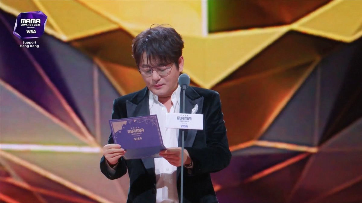 [#2025MAMA] VISA ALBUM OF THE YEAR🏆 Stray Kids Presenting the winner of the 2025 MAMA AWARDS. 2025 MAMA AWARDS의 수상자를 소개합니다. HEAR MY ROAR, UH-HEUNG 2025 MAMA AWARDS #MAMAAWARDS #2025MAMAAWARDS