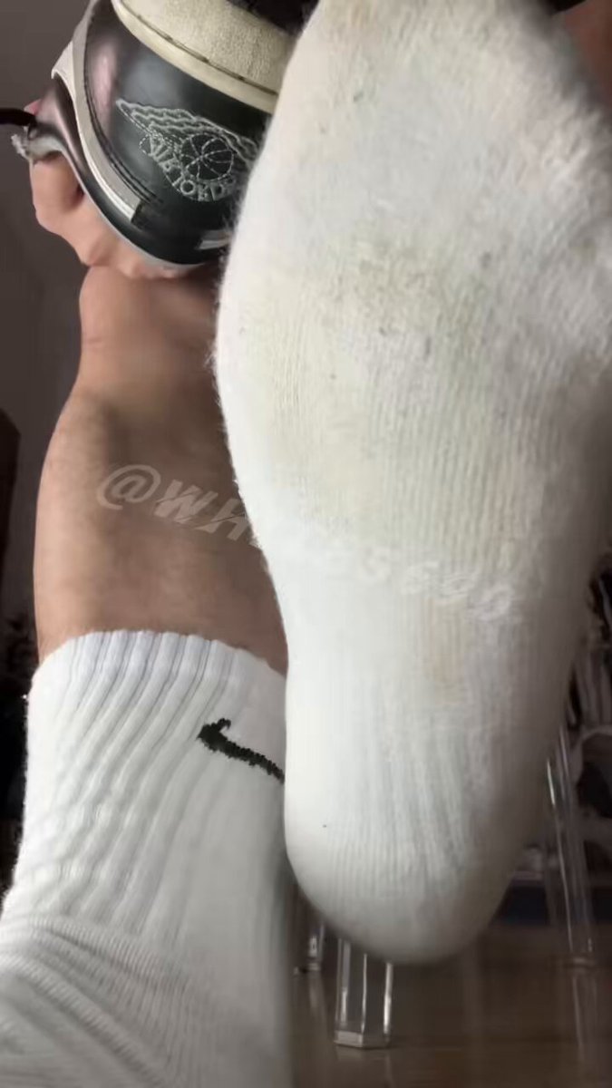 爆吸控瓶｜雄臭脚袜🙄 最能让傻逼兴奋的就是用轻视嘲笑的语气羞辱，跟着亲爹的指令爆吸翻着白眼吧，脑子丢掉直接喷出🖕 @EDKS_CON （粗口完整版💰） 💰～语粗、视粗～控R 🏧贡畜、出录制完整版、定制、yw高弹🧦🩲 ～加V交友：Fann699🚪49.9～（送录制） #直男崇拜 #上贡 #粗口辱骂 #无脑爆吸