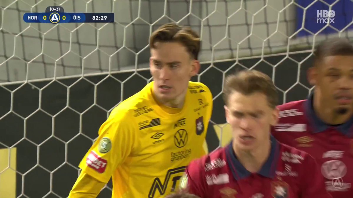 Hampus Gustafsson med en jätteräddning för ÖIS när IFK Norrköping går för ett mål 🔴🔵 📲 Se matchen på HBO Max och Kanal 5