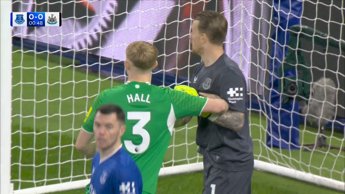Newcastle have taken the lead against Everton inside the first minute ⏰