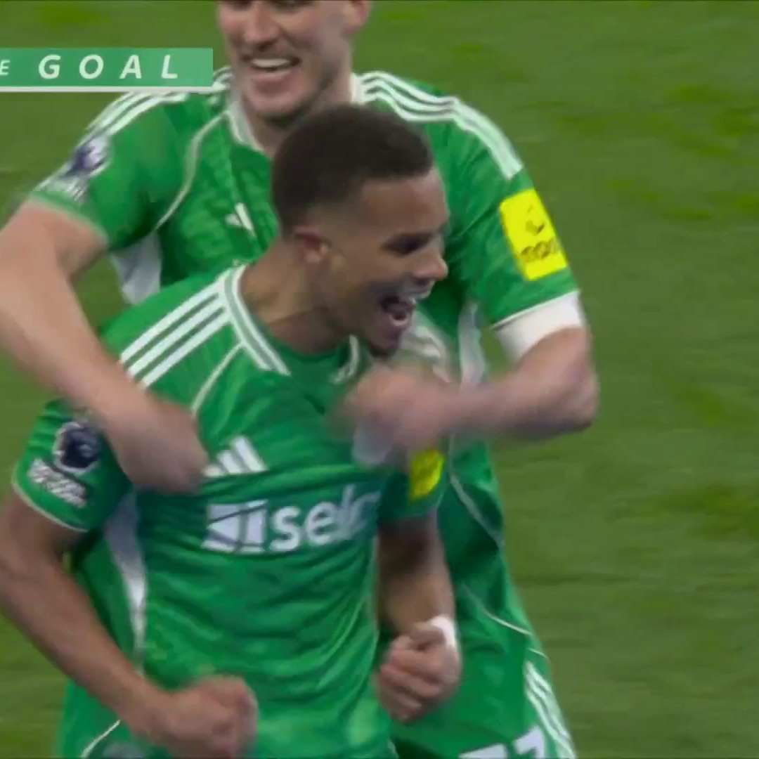 Malick Thiaw strikes again and it's FOUR-NIL to Newcastle. 😱