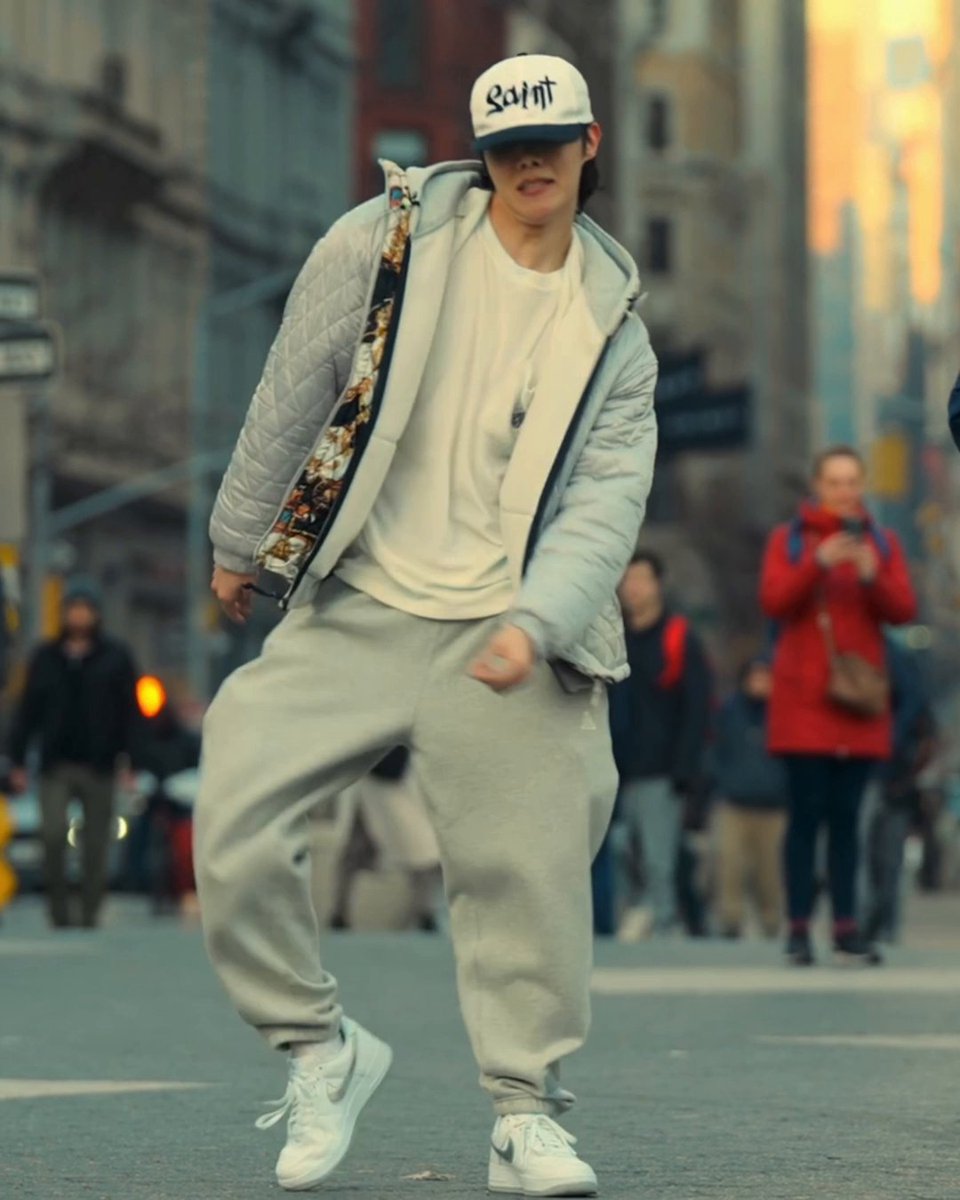 ¿Es el mejor bailarín del planeta? ¡ES EL MEJOR BAILARÍN DEL PLANETA! 🤩🫰🏼 #HOPE_ON_THE_STREET_VOL_1 #JHOPE #제이홉 #BTS #OurHobiPower #HopeOnTheStage 💜