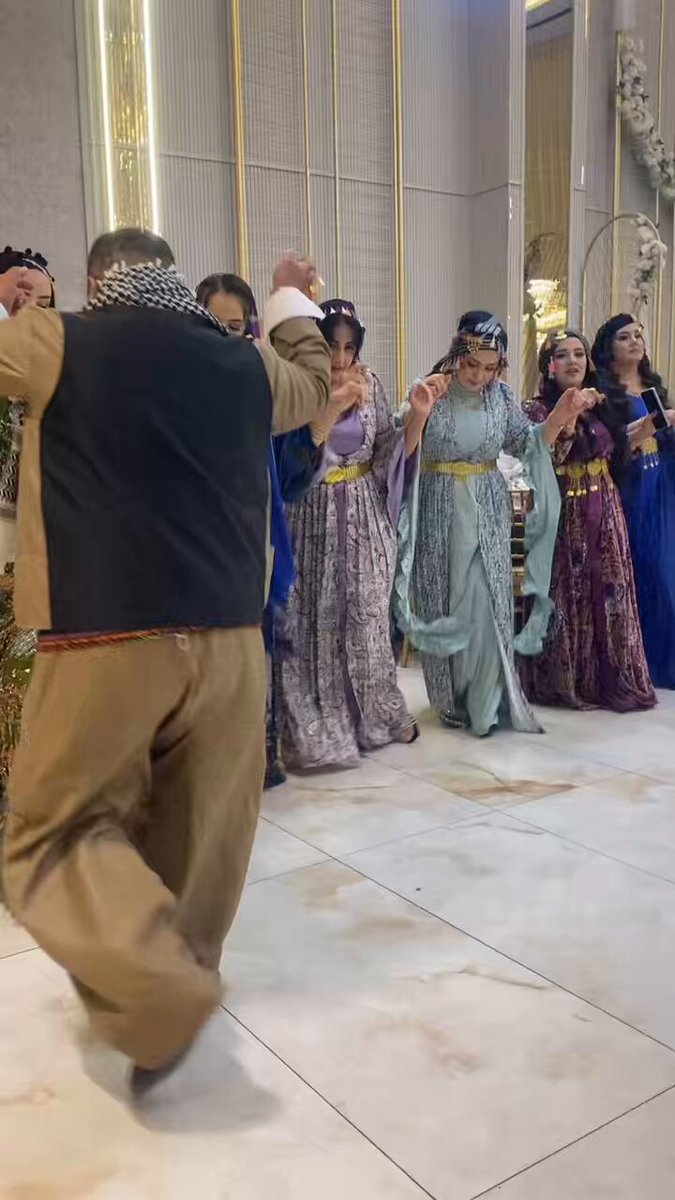 Bakanlığımızın adının hakkını verdiğimiz bir gün…Biz büyük bir aileyiz 😅 Şube müdürümüzün kınası ve tabiki kültürümüzün güzelliği 😍💃🏼