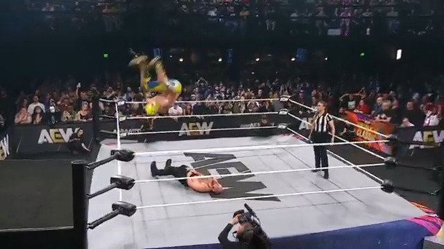 The dynamic luchador Mascara Dorada CMLL entered his first #AEWContinentalClassic against the leader of The Death Riders, Jon Moxley! Watch the #AEWDynamite replay on @SportsOnMAX RIGHT NOW!