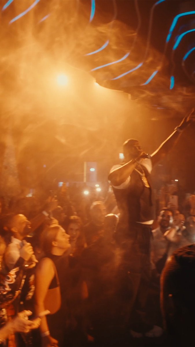 No better feeling than being back on stage with the people who’ve been rocking with me from day one. 🙏🏾💫 #SLS #AkonWorldwide