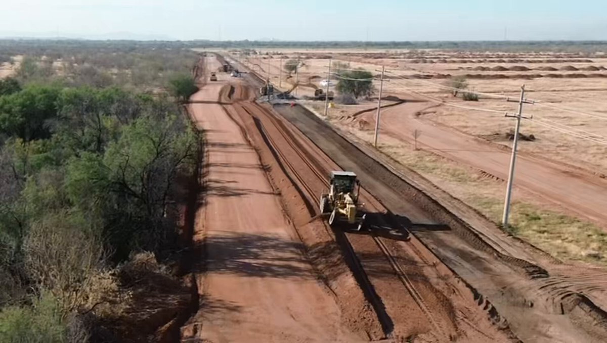 Así avanzan los trabajos de lo que será el nuevo libramiento norponiente de la Ciudad. 👏🏼 Una obra histórica que permitirá desviar un millón 500 mil vehículos de carga al año, para conservar mejor nuestras calles, reducir los tiempos de traslado, hacer una movilidad más segura y mejorar la calidad del aire de la ciudad. #TransformarHermosillo