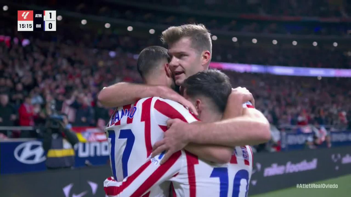Alexander Sørloth with the finish to put Atlético in the lead 💥
