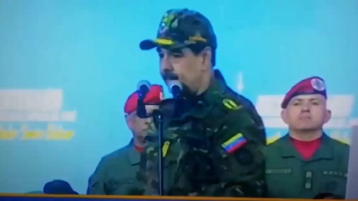 🚨!ÚLTIMA HORA!🚨 TRAICIÓN EN MIRAFLORES — EL DICTADOR EN PÁNICO 🔥El dictador genocida Nicolás Maduro entra en modo exorcismo político: 🗣️“¡Va de retro, Satanás! Hay un traidor interno. El espíritu de Santander anda rondando… cuidado, agua bendita.” ⚠️La paranoia en el Palacio se dispara mientras Maduro alerta sobre un “espíritu de traición” moviéndose dentro del régimen. 🔥El mensaje es claro: hay miedo, hay fractura… y algo se rompe por dentro. #UltimaHora #BreakingNews #Venezuela #Maduro #Traicion #Miraflores #CrisisPolitica #Regimen #Alerta #Geopolitica