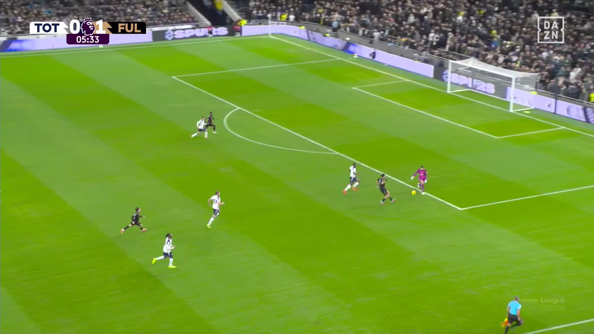 PERO VICARIO, QUE TODAVÍA NO ES NAVIDAD 🫣 Y Harry Wilson no podía desaprovechar ese regalo 🎁 ¡Disfruta GRATIS de toda la jornada de Bundesliga y Serie A! 🔗 #PremierLeagueDAZN 🏴⚽