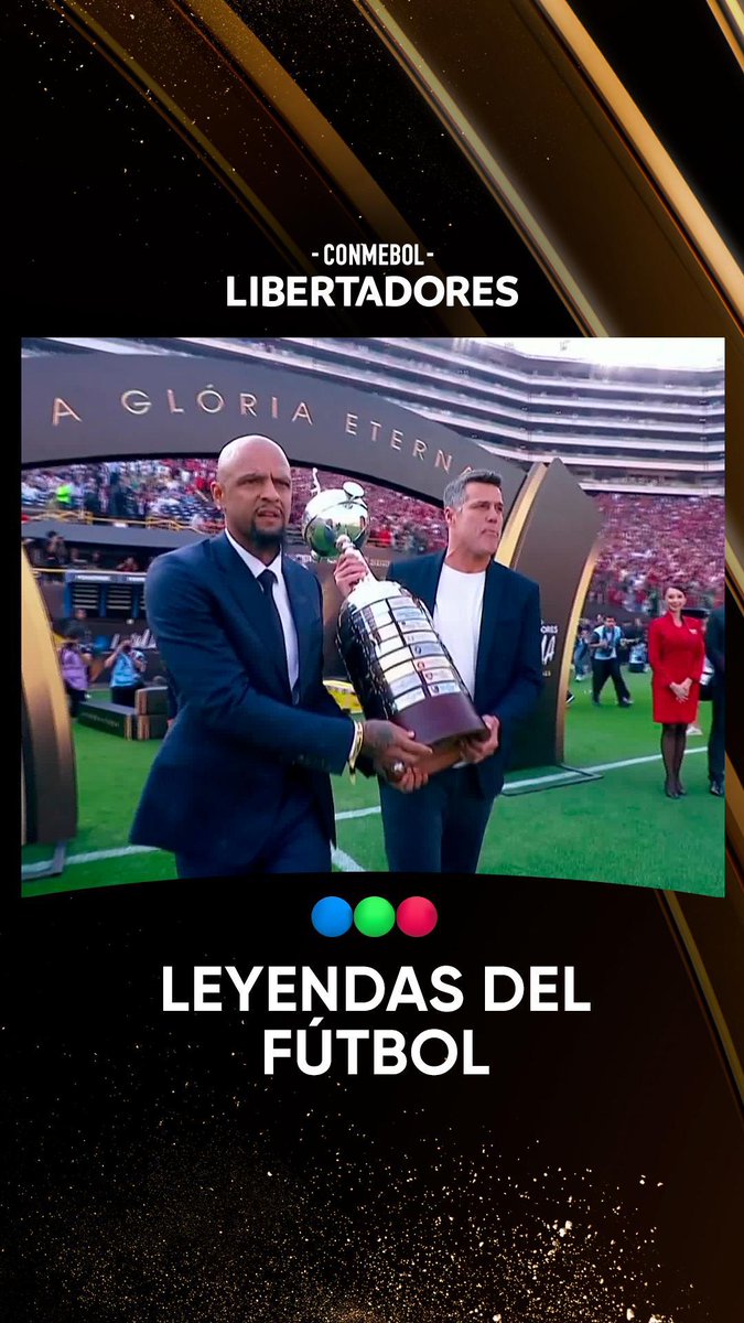 🏆🌎 Júlio César, Felipe Melo y CARLES PUYOL ingresando con la Copa Libertadores en Lima.