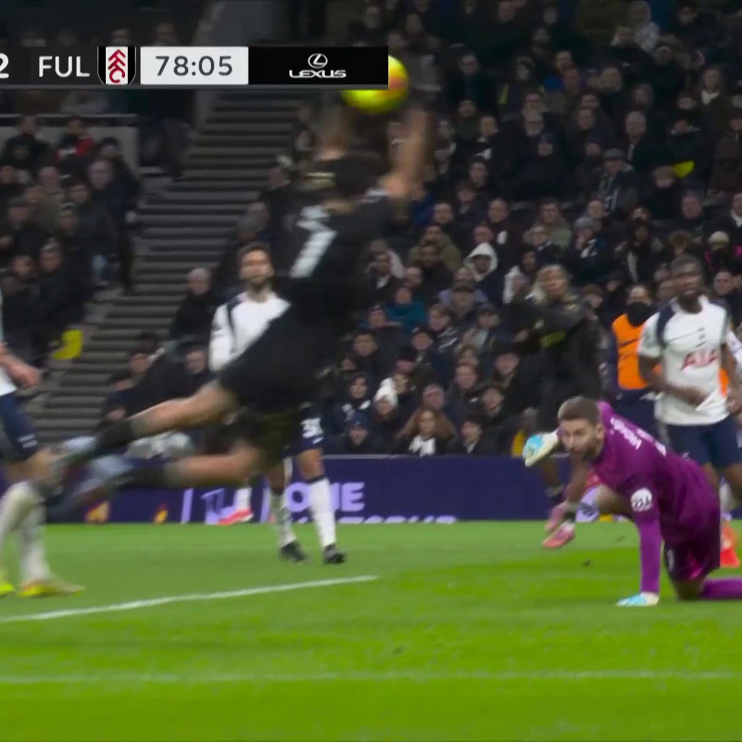 Raul Jimenez really went for the slam dunk. 😅