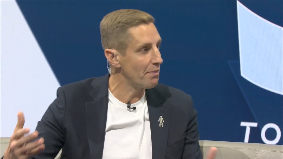 "For a player to get confidence and belief, you have to play consistently" Michael Dawson says Spurs have to find a way to get Xaxi Simons in the team ⤵️