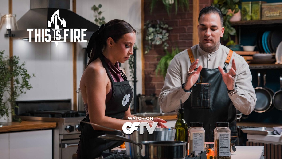Chef Jojo is letting @TheSiriDahl & @kittybaby_cam loose in the kitchen 👩🍳 Whose dish will come out on top? Stream #ThisIsFire: