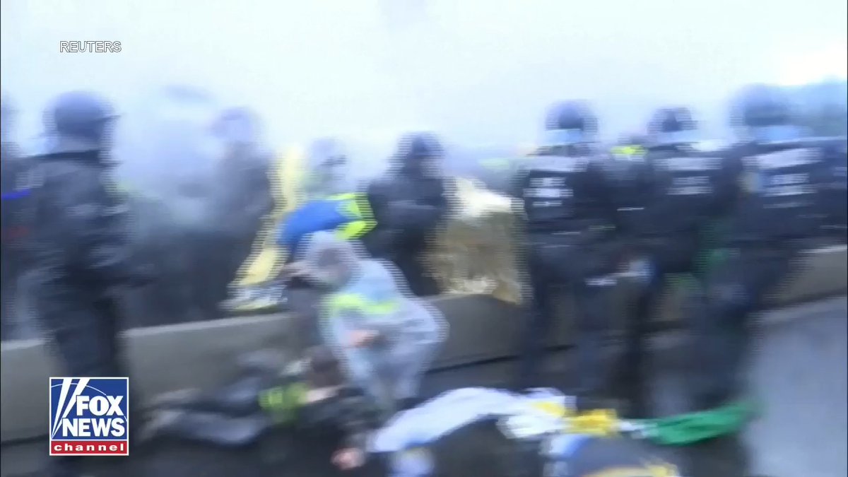 H2-GO: Police spray protesters with water cannons for blocking the highway in Germany.