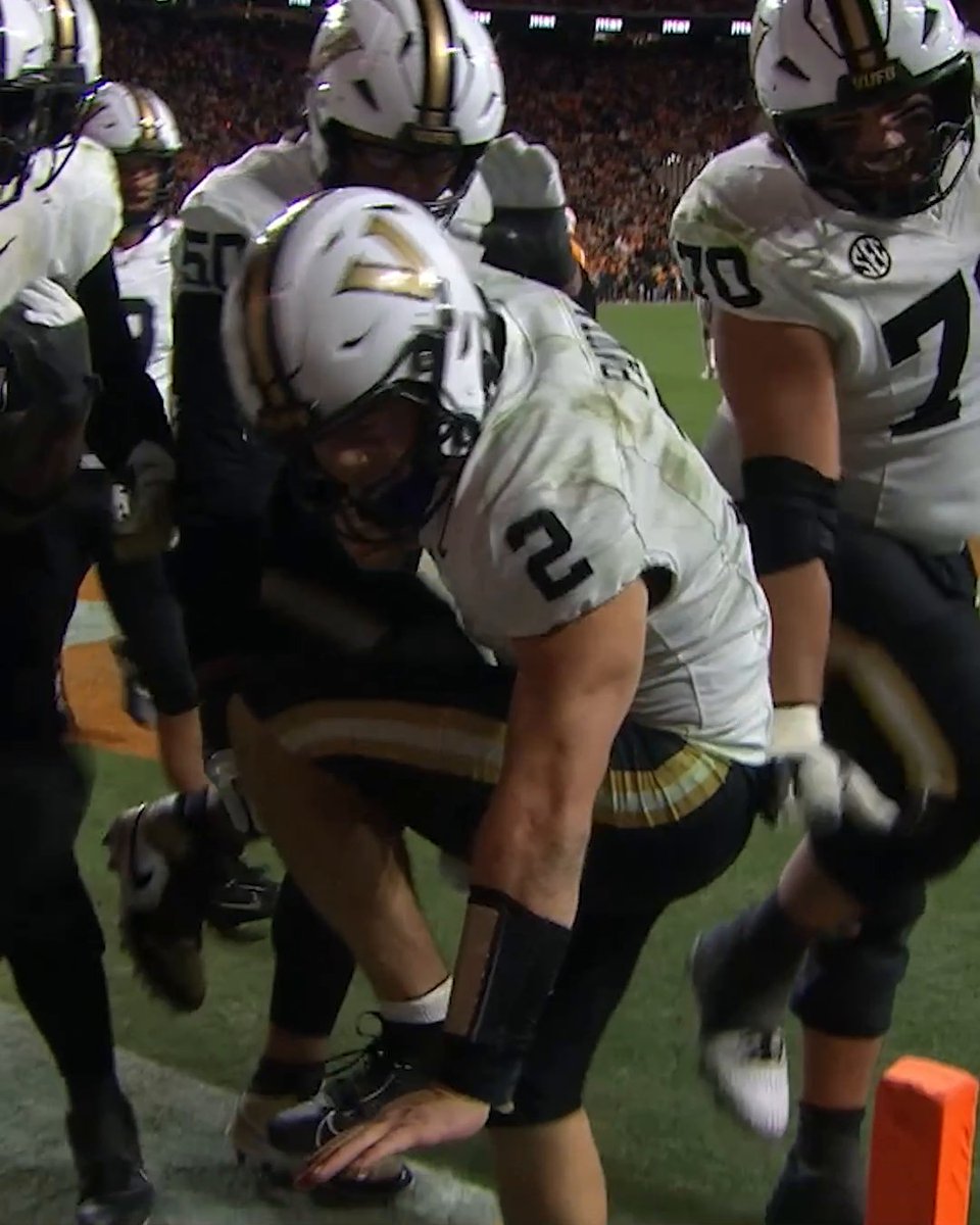 Diego Pavia hit the Heisman pose on Tennessee 😮