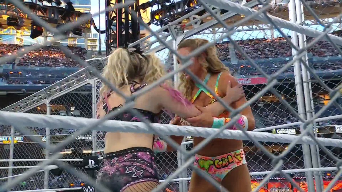 Don't mess with Alexa Bliss' bestie! ๐