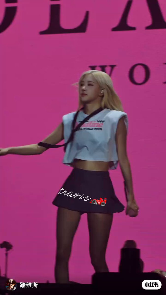 Lisa: i’m with all of my sisters Rosie : meeee👆🏼