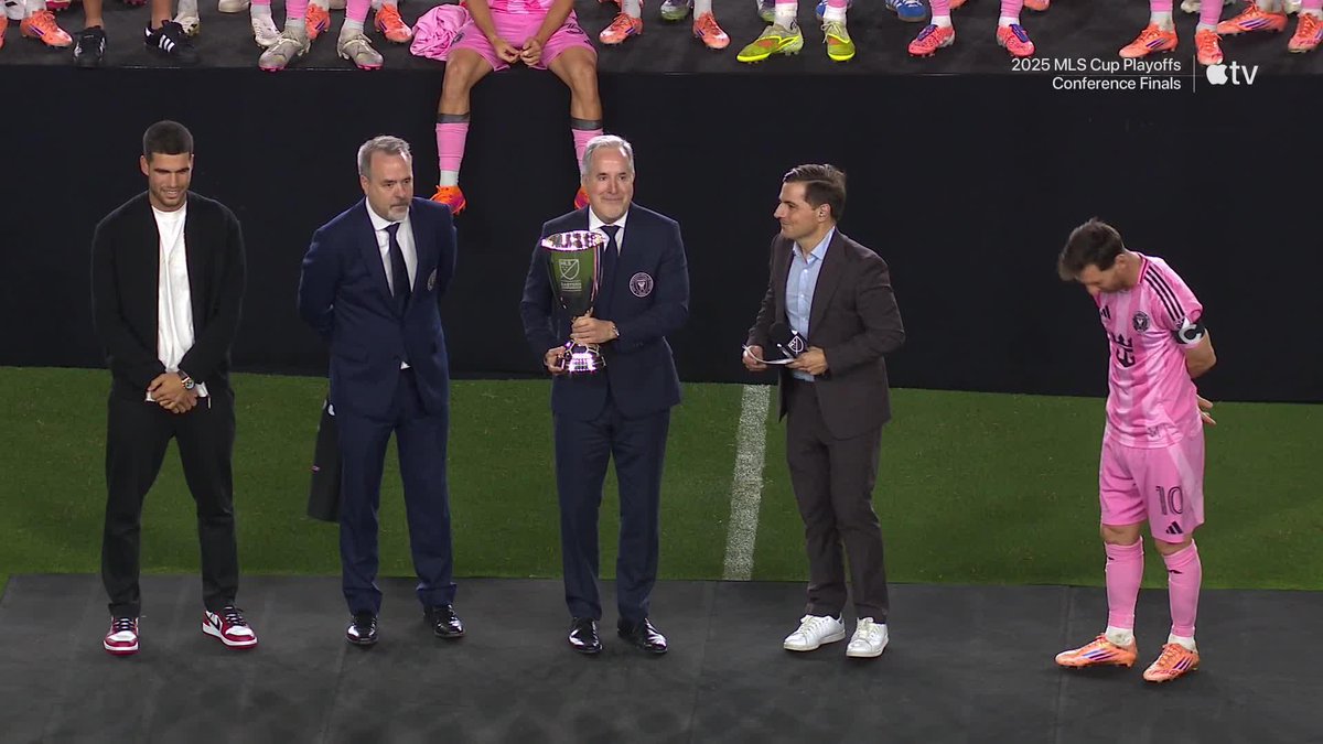 Jorge Mas tras recibir el trofeo de campeones de la Conferencia del Este: "Esto es para ustedes. La verdad que un esfuerzo extraordinario. Tenemos uno más que ganar. Uno más"