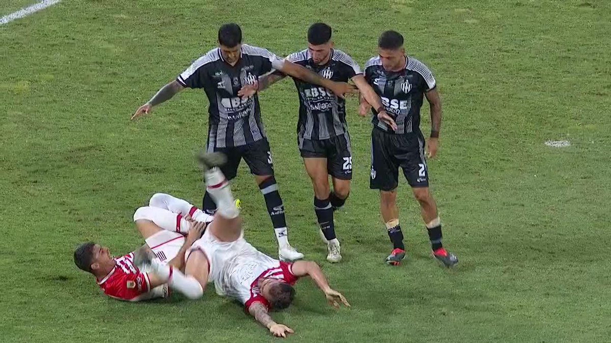 Todo Estudiantes pidió PENAL sobre Facundo Rodríguez en el triunfo ante Central Córdoba y atención a como cayó el Cabezón González Pírez ante un empujón rival... 🤣🤣🤣