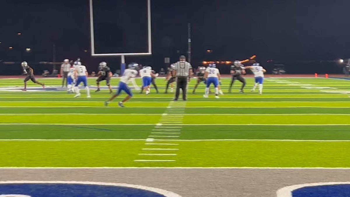 Ridiculous… Look at this. Roye Oliver III one-handed TD catch for 35 yards. Chandler 30, Hamilton 17 | 6:36, 4Q. azcentral preps