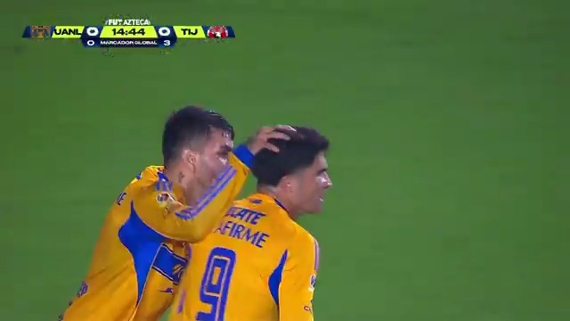 ¡Centro de 'Chuy' por derecha y Nico con el cabezazo para poner el primero de la noche!