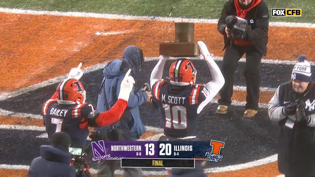 The Hat is staying in Champaign 🎩🙌 Illinois Football