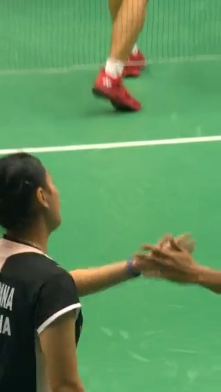Quick thinking and backhand stunner. Follow live action: HSBC Sport #BWFWorldTour #SyedModi2025