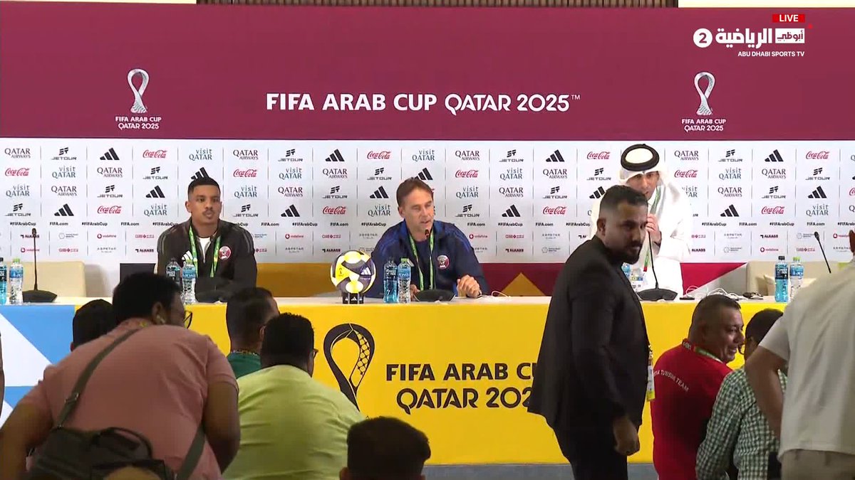 🎙️ بعد انتهاء المؤتمر الصحفي.. لوبيتيغي – مدرب منتخب قطر يستدعي الصحفيين مرة أخرى ويوجه لهم هذه الكلمة.. #FIFArabCup | #كأس_العرب