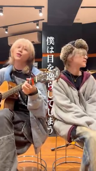 メロウを2人で弾き語りました。