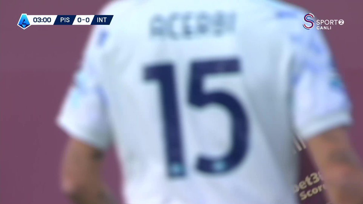 👀 Pisa - Inter maçında yakılan meşalelerin ardından adeta renkler değişti.