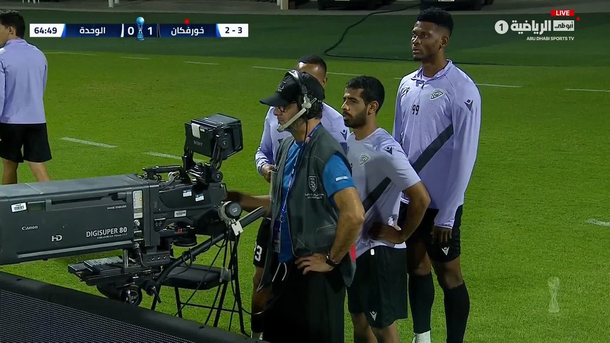 بطاقة حمراء مباشرة على بيدرو بافلوف لاعب خورفكان في هذه اللقطة.. #كأس_مصرف_أبوظبي_الإسلامي #خورفكان #الوحدة