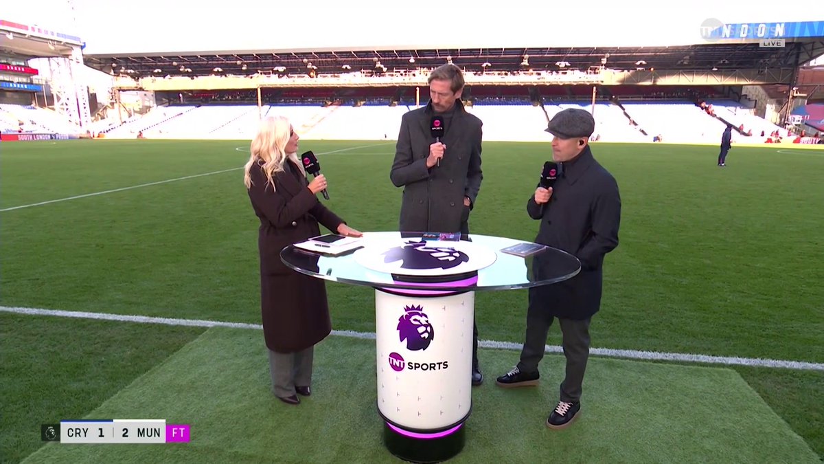 "I don't think they can finish top 4, I don't think they have enough depth." Crouch and Cole share what they think Man United can achieve this season 📊 🎙️Lynsey Hipgrave | 📺 TNT Sports & discovery+ UK