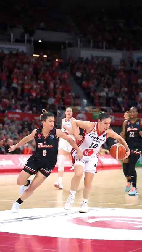 Imagine doing this in front of 9100 fans: (Spoiler, they did) #EuroLeagueWomen x Casademont Zaragoza