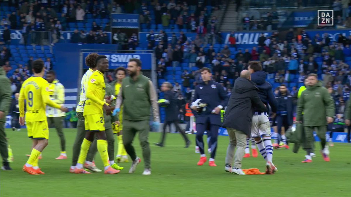 Así fue el tenso final entre Real Sociedad y Villarreal que acabó con amarilla para Brais Méndez #LALIGAenDAZN ⚽ 🔗