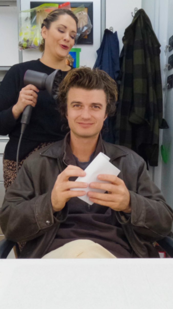 O segredo do topete do Steve Harrington. ✨ Série: Stranger Things