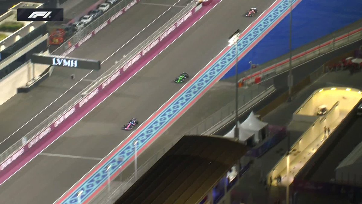 Hulkenberg goes into the barriers after contact with Gasly which brings out the Safety Car 🎥 #F1 #QatarGP