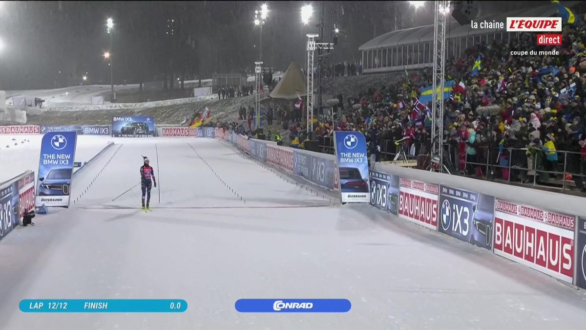 QUELLE PERFORMANCE ! Lou Jeanmonnot a été impériale et offre la victoire à l'équipe de France sur ce relais mixte ! 🇫🇷 Félicitations à tout le quatuor : Émilien Jacquelin, Éric Perrot, Justine Braisaz-Bouchet et Lou Jeanmonnot. 🥇France 🥈Italie 🥉Norvège #lequipeBIATHLON